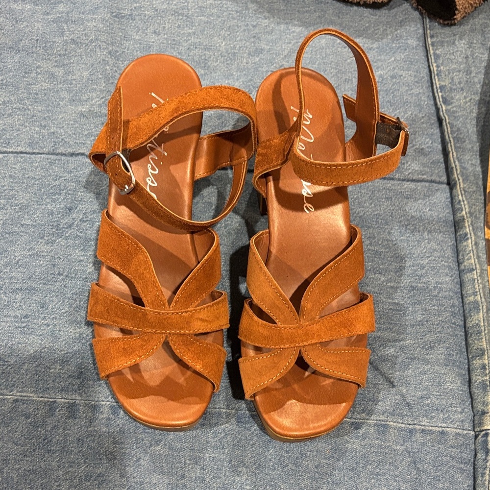Mattisse Adela tan block heels suede sandals us7